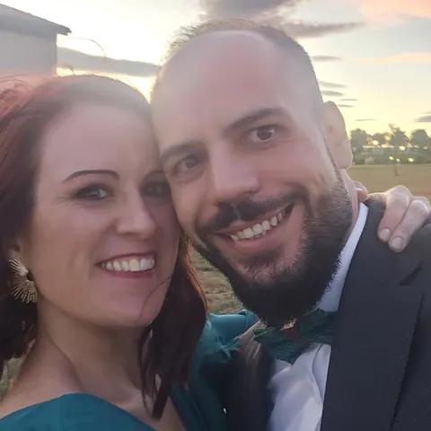 La foto original de la pareja, antes de convertirla en puzle